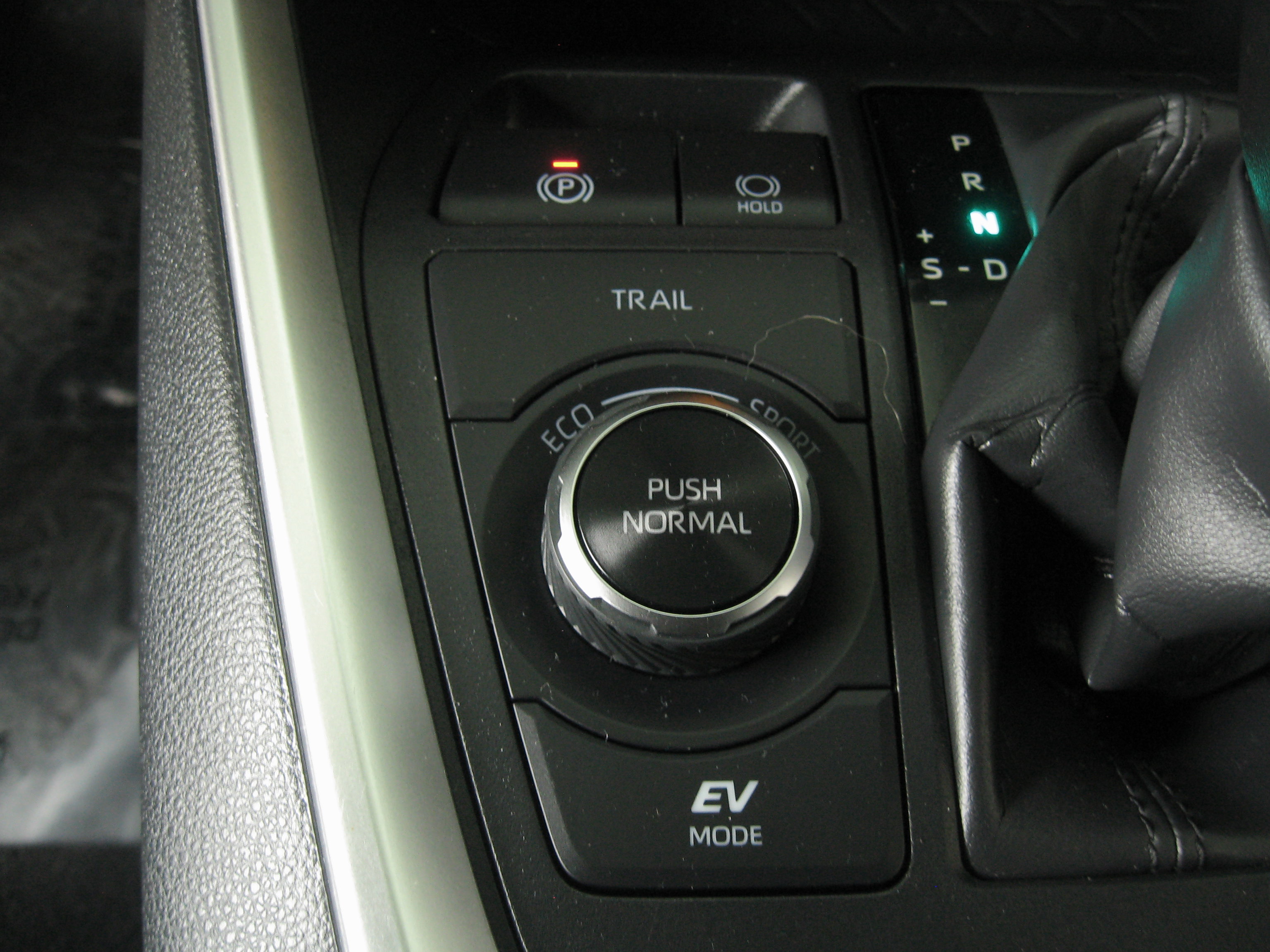 Used 2023 Toyota RAV4 SE w/ Convenience Package image 18