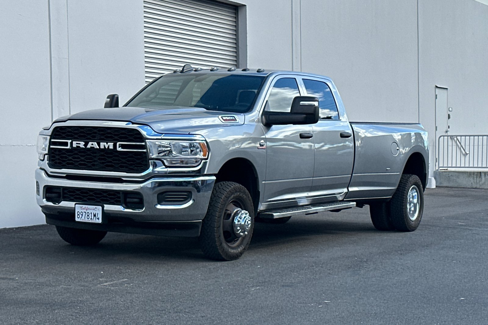 Used 2024 RAM 3500 Tradesman w/ Chrome Appearance Group AWD/4WD image 8