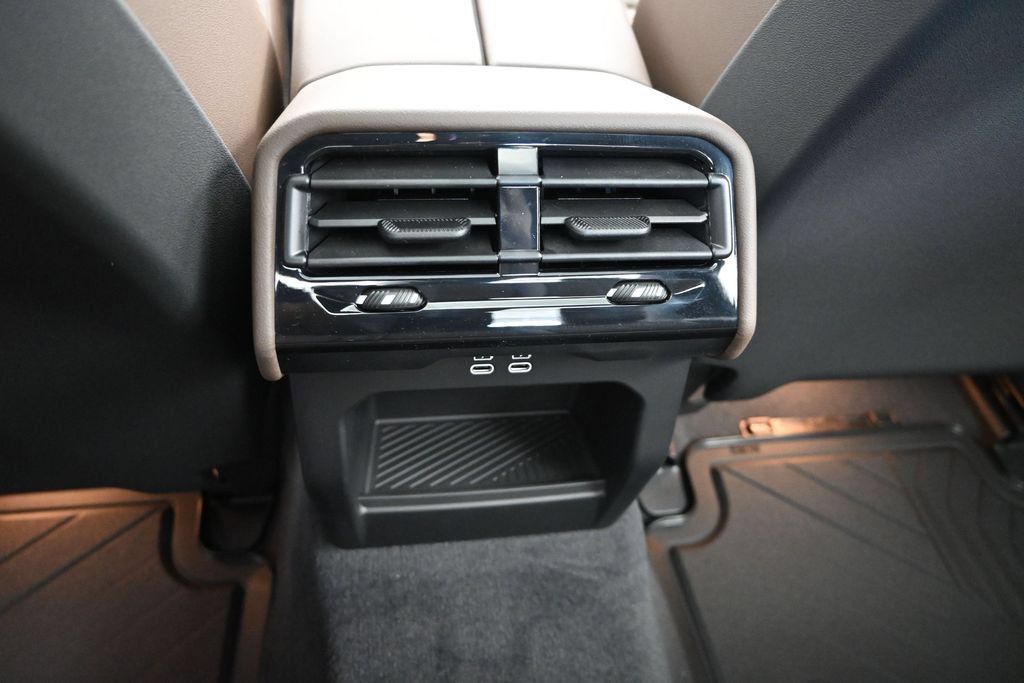 New 2027 BMW 550e xDrive w/ Premium Package AWD/4WD image 18