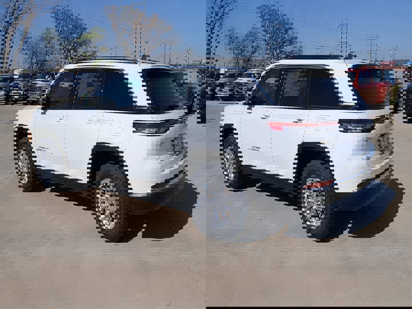 New 2025 Jeep Grand Cherokee Laredo X w/ Luxury Tech Group I image 4