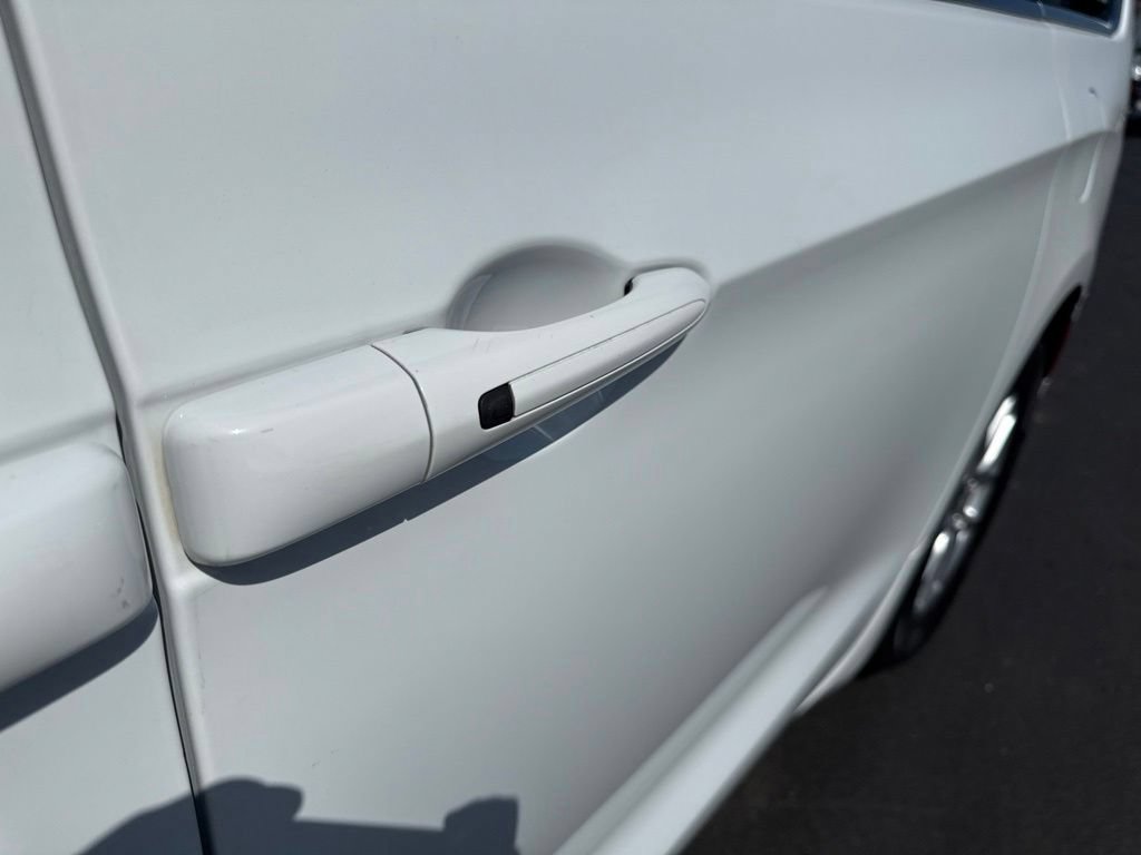 Certified 2023 Chrysler Pacifica Touring-L FWD image 11