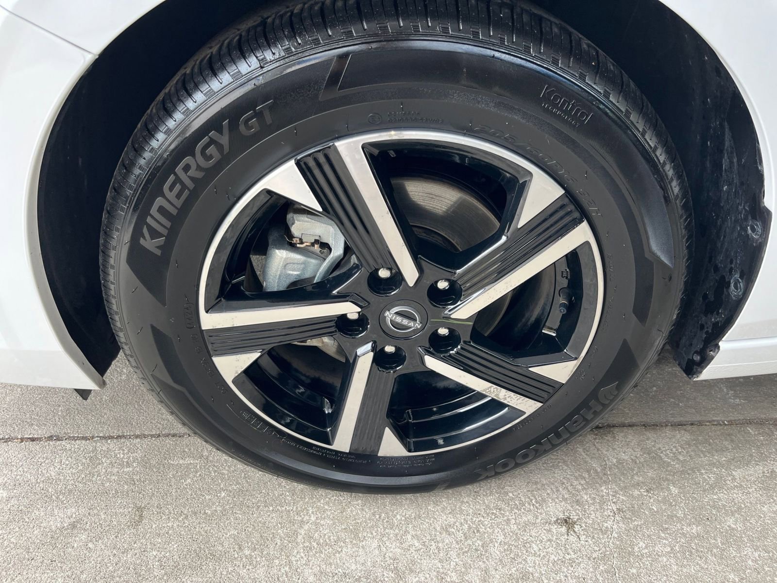 Used 2025 Nissan Sentra SV image 30