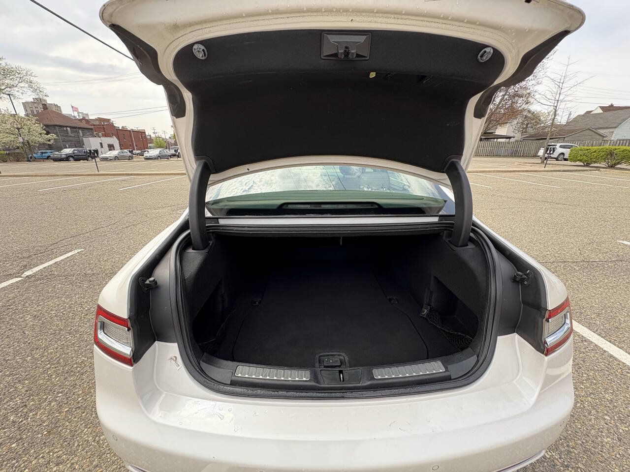 Used 2017 Lincoln Continental Premiere FWD image 35