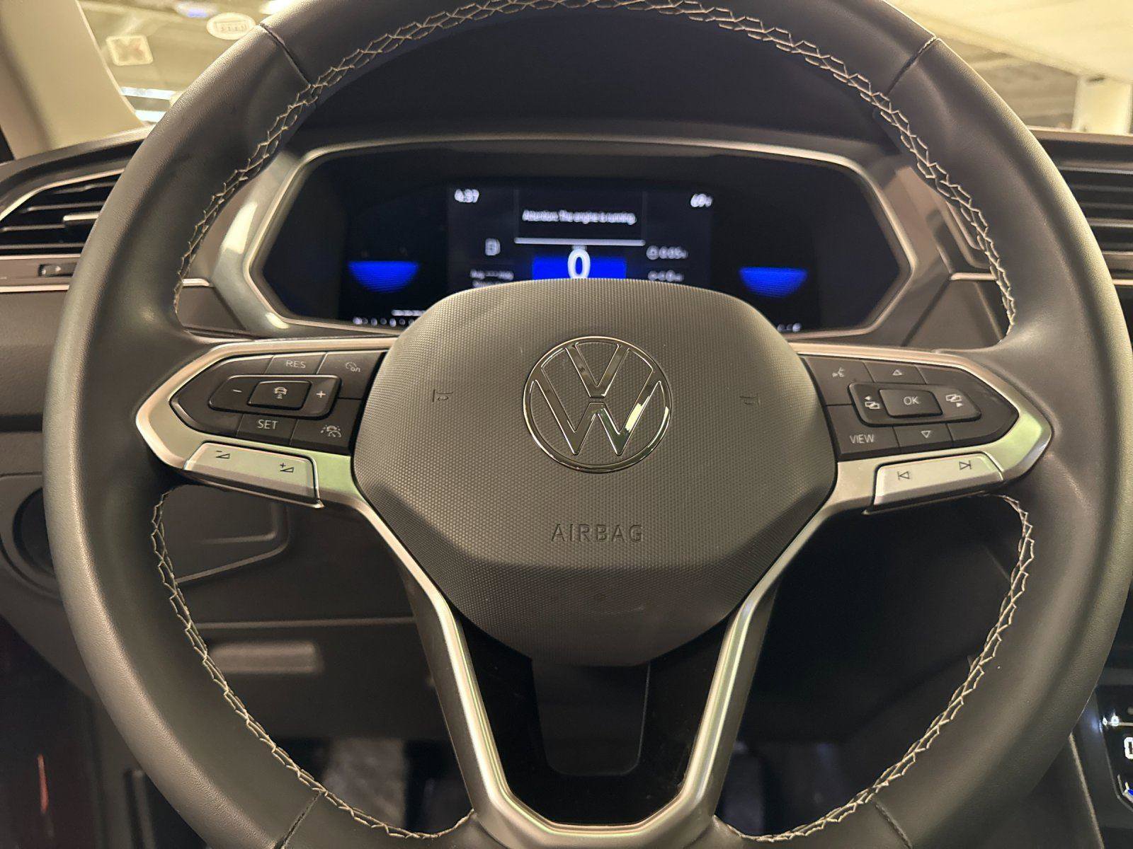 Used 2023 Volkswagen Tiguan SE w/ Panoramic Sunroof Package FWD image 22