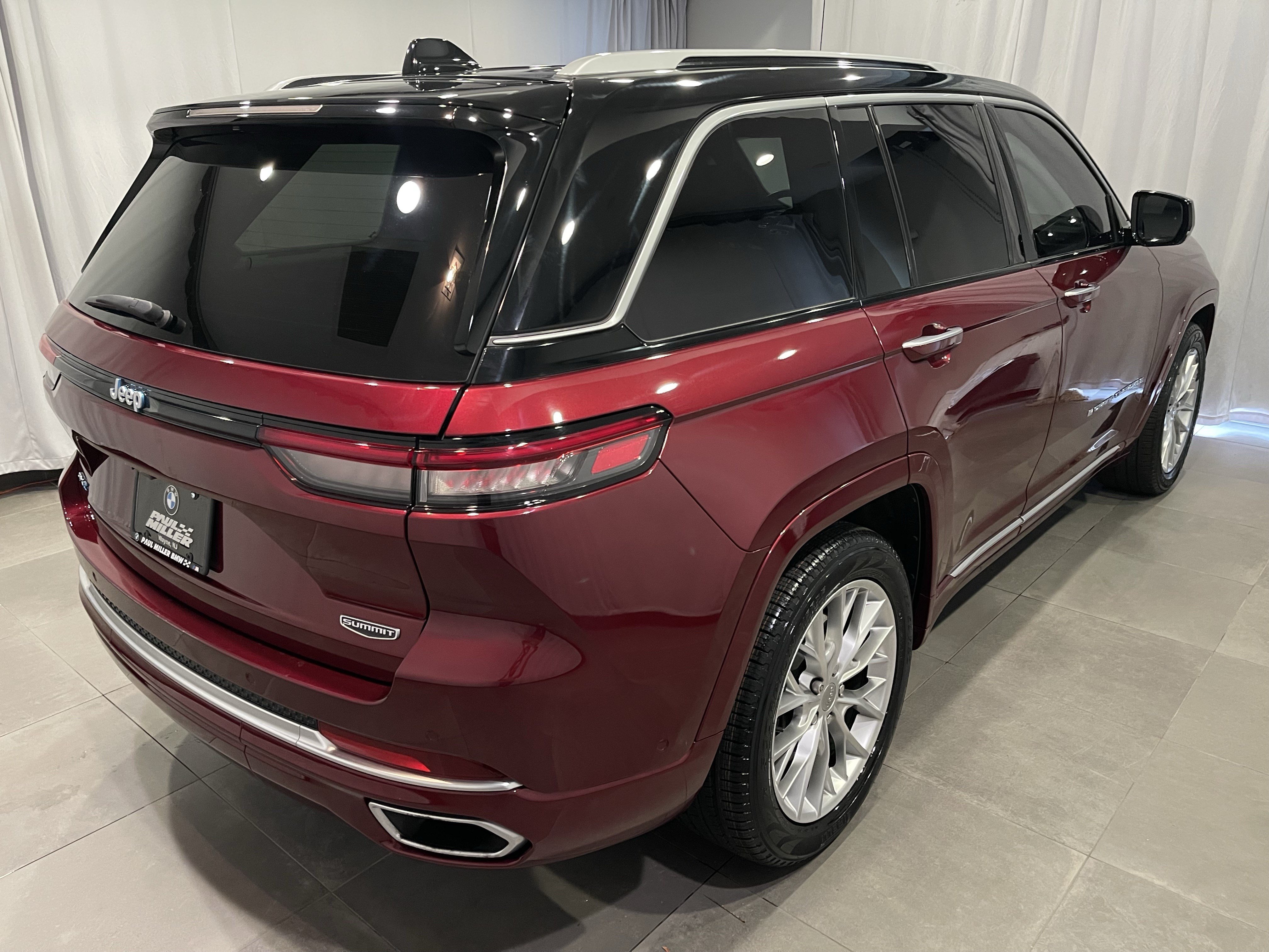 Used 2023 Jeep Grand Cherokee Summit w/ Luxury Tech Group V AWD/4WD image 6