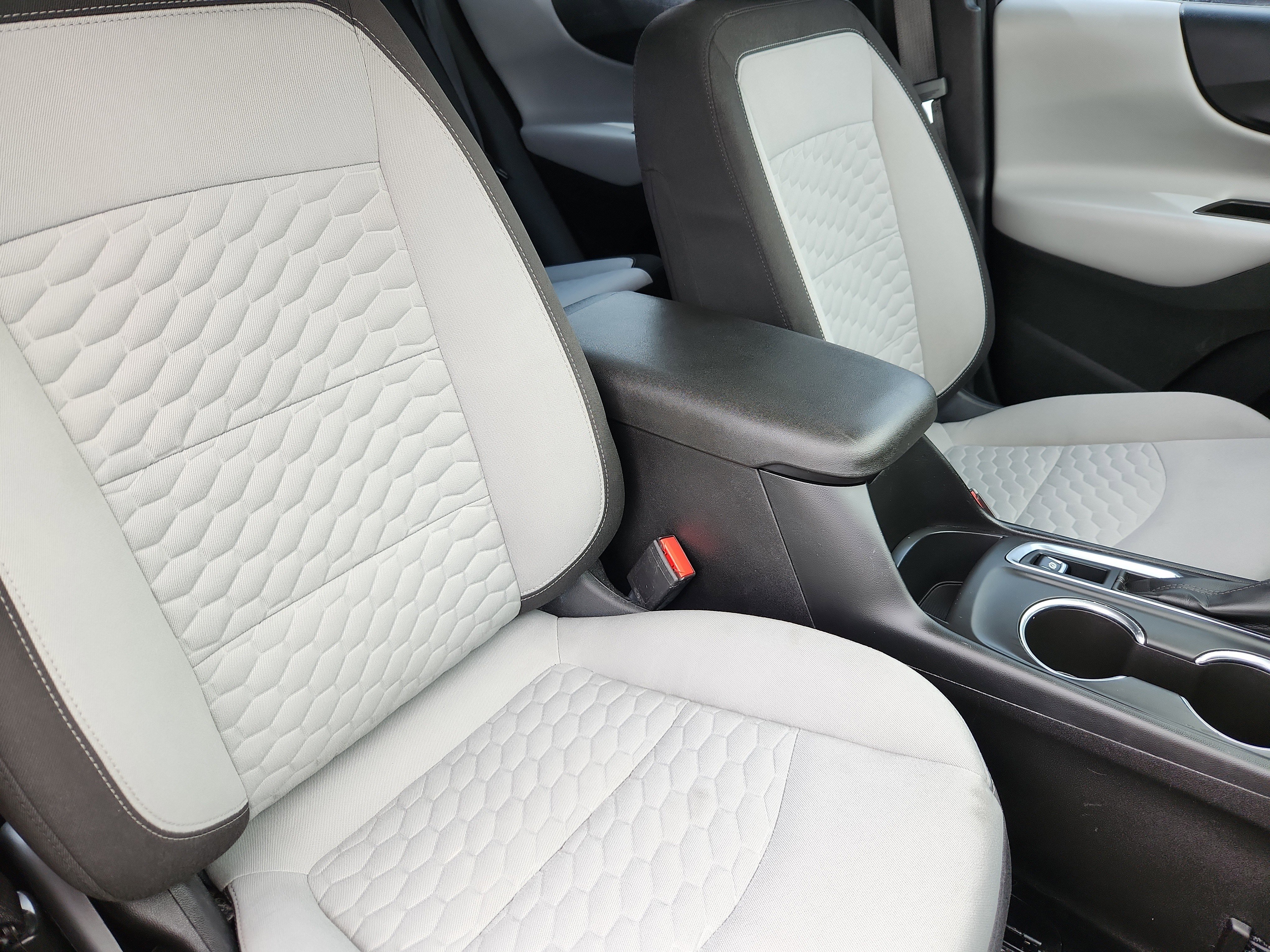 Used 2018 Chevrolet Equinox LS FWD image 13