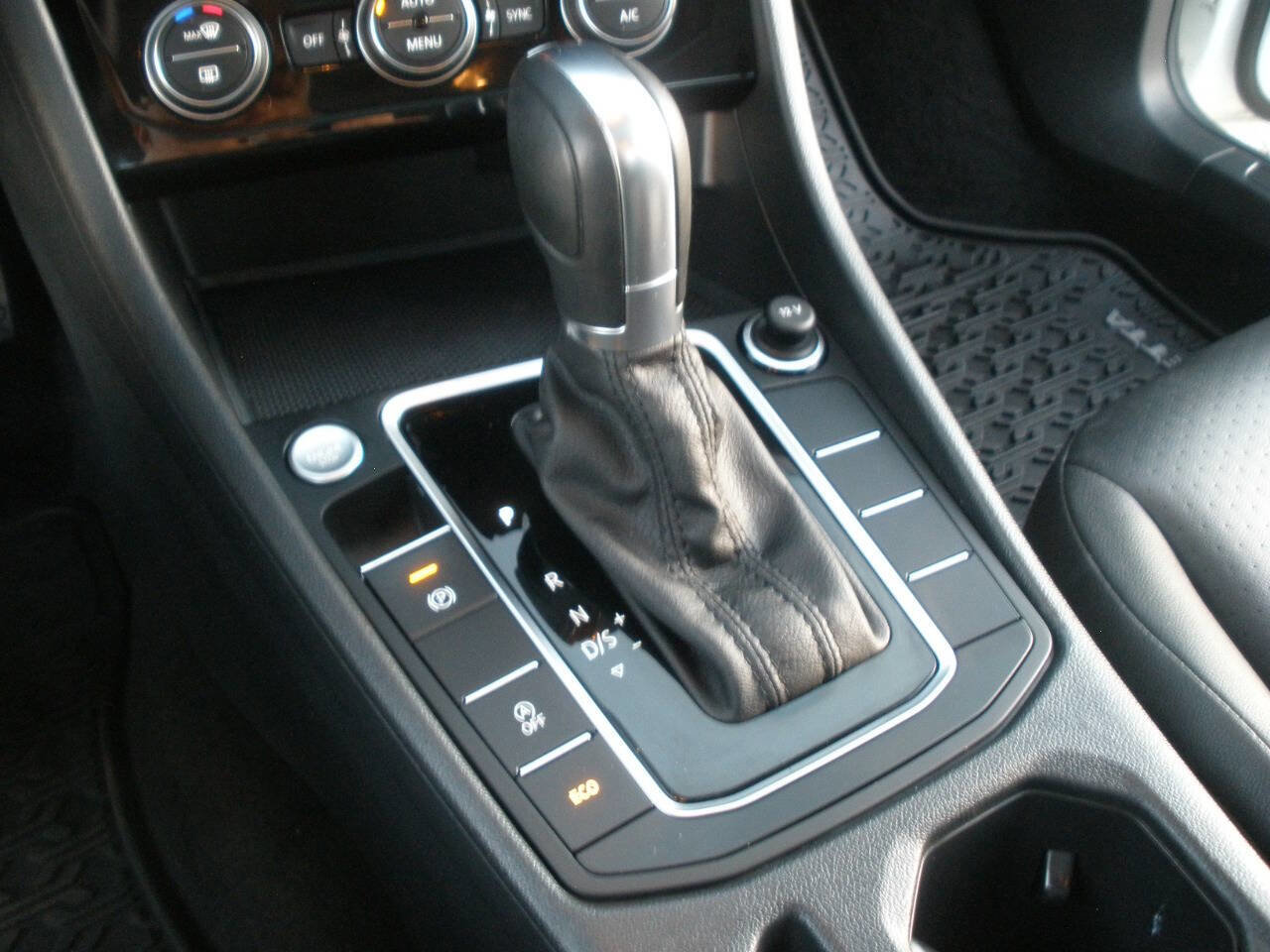 Used 2019 Volkswagen Jetta SE image 40