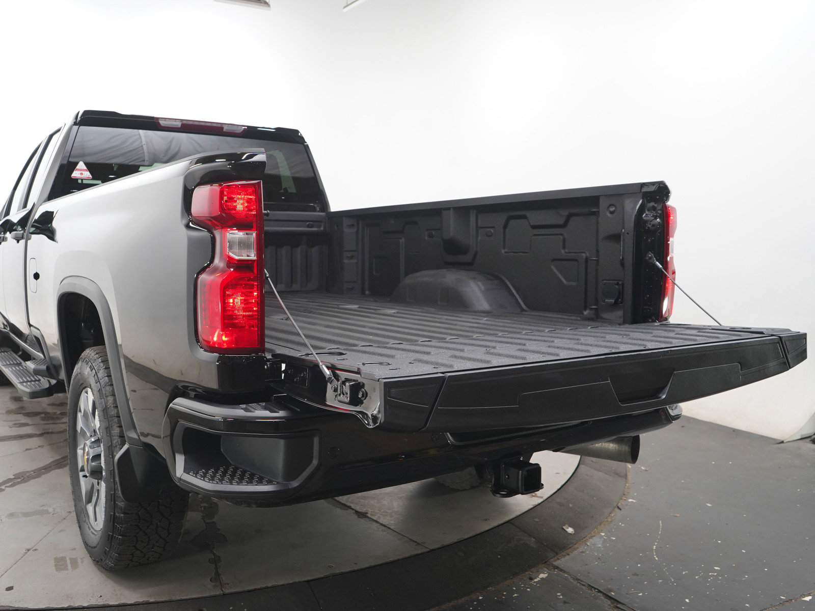 Used 2024 Chevrolet Silverado 2500 Custom w/ Custom Value Package AWD/4WD image 17