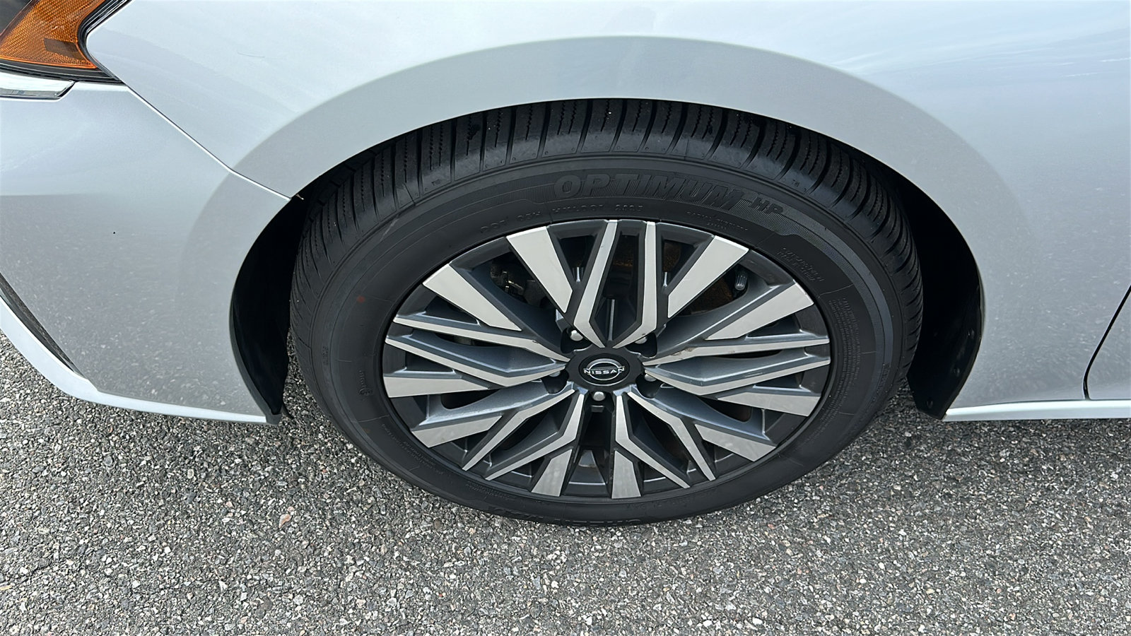 Used 2024 Nissan Altima 2.5 SV FWD image 8