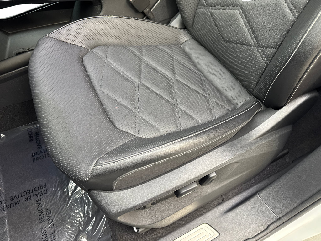 Used 2024 Volkswagen Atlas SE w/ Panoramic Sunroof Package FWD image 28