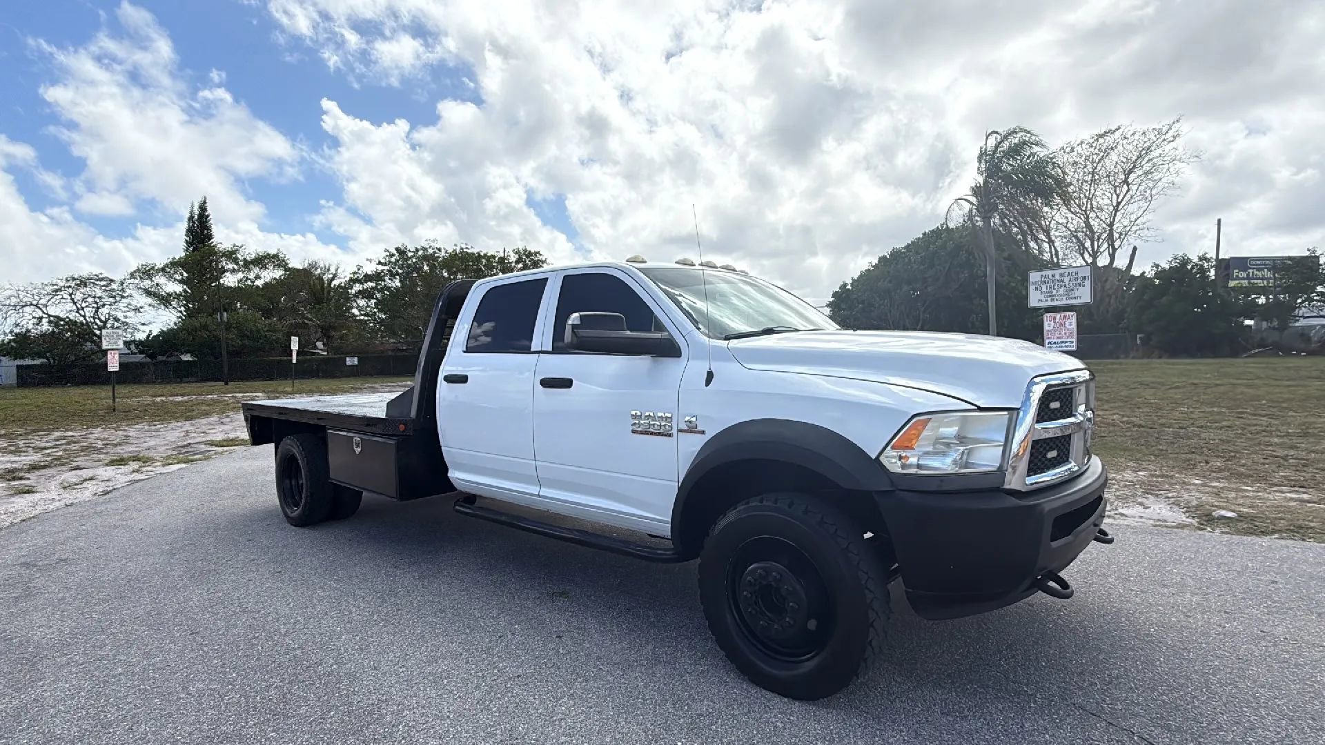 Used 2015 RAM 4500 Tradesman w/ Chrome Appearance Group image 9
