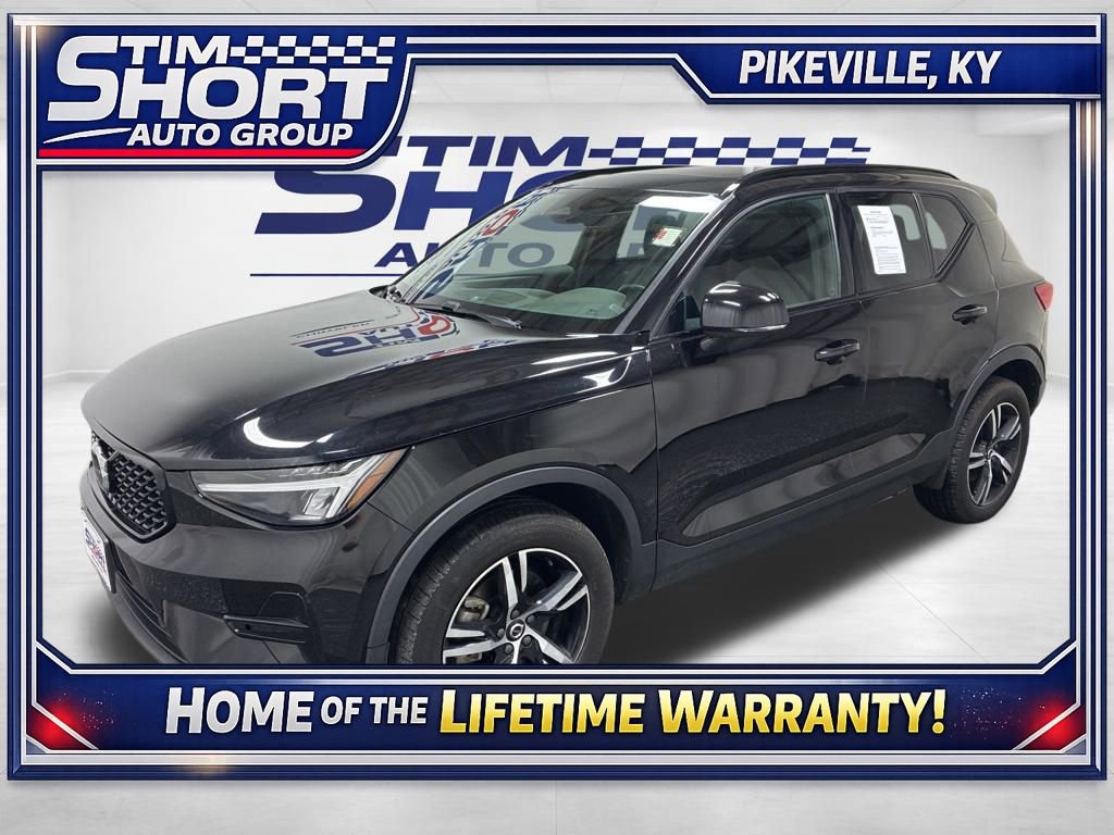 Used 2024 Volvo XC40 B5 Core image 1
