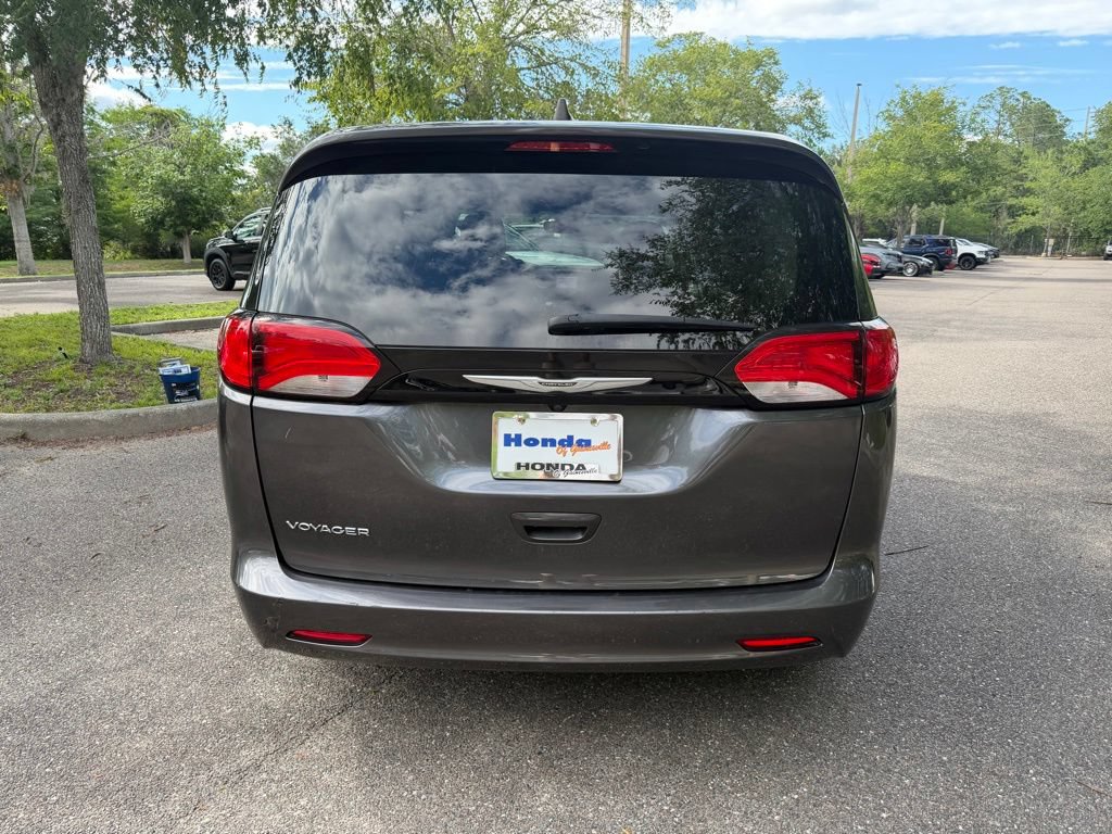 Used 2023 Chrysler Voyager LX FWD image 5