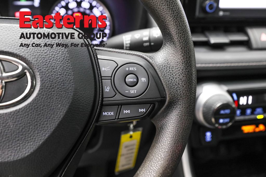 Used 2021 Toyota RAV4 LE image 16