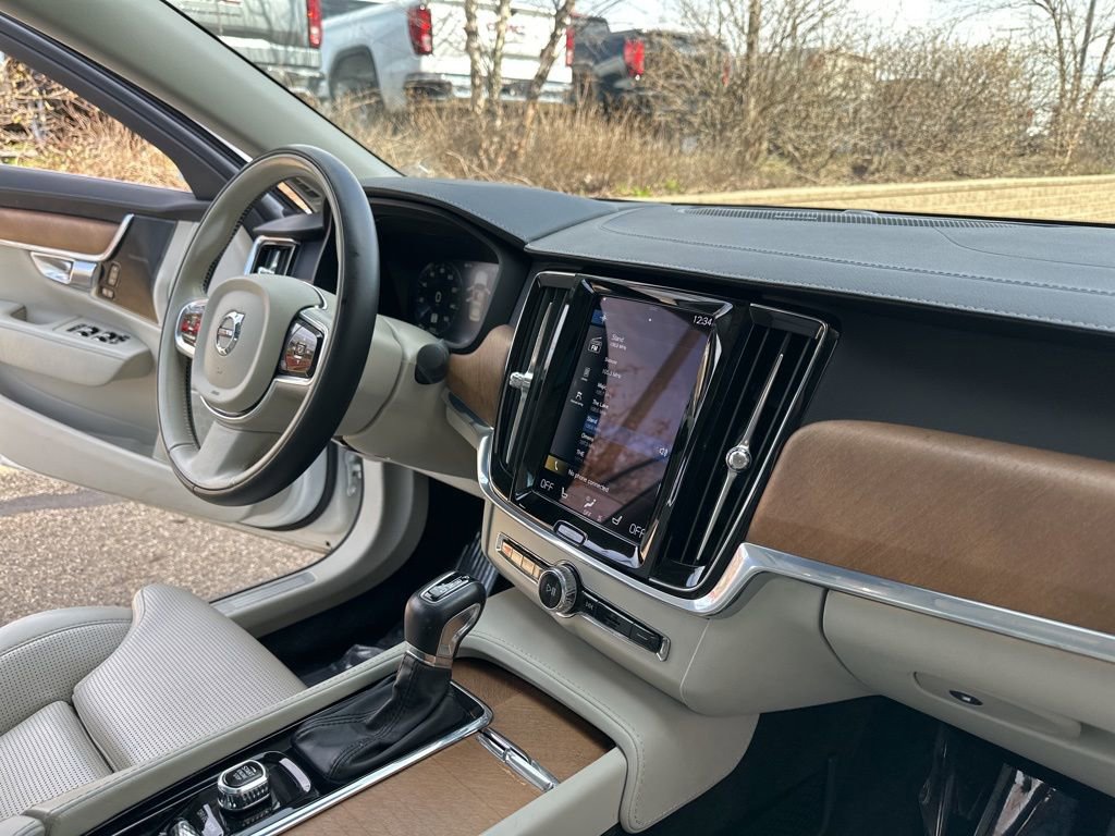 Used 2020 Volvo S90 T6 Inscription w/ Protection Package Premier image 26