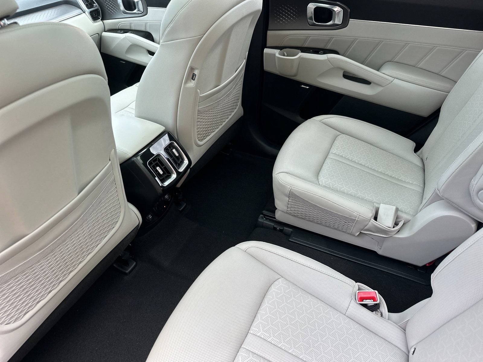 Certified 2023 Kia Sorento SX Prestige w/ Panoramic Sunroof Package AWD/4WD image 16