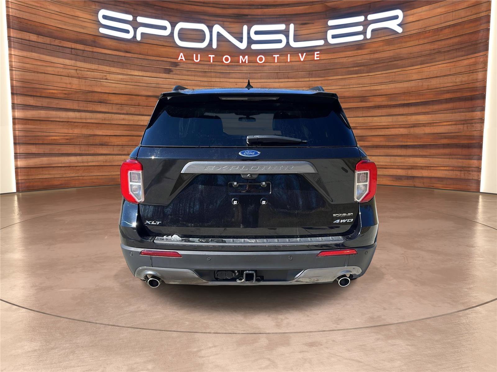 Used 2023 Ford Explorer XLT w/ Equipment Group 202A image 6