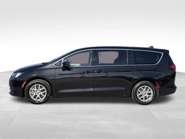 Used 2023 Chrysler Voyager LX FWD video 2
