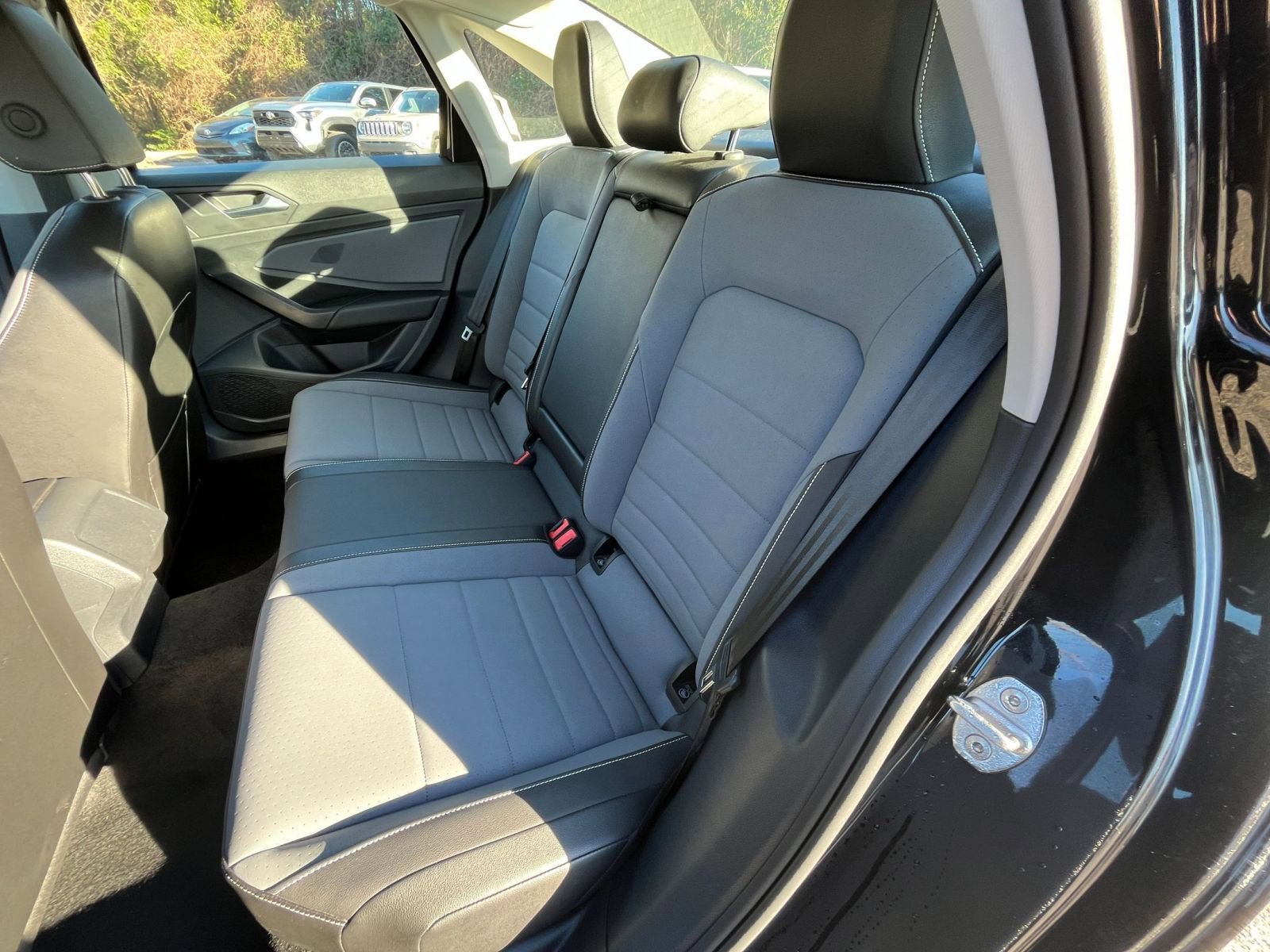 Used 2025 Volkswagen Jetta SE image 36