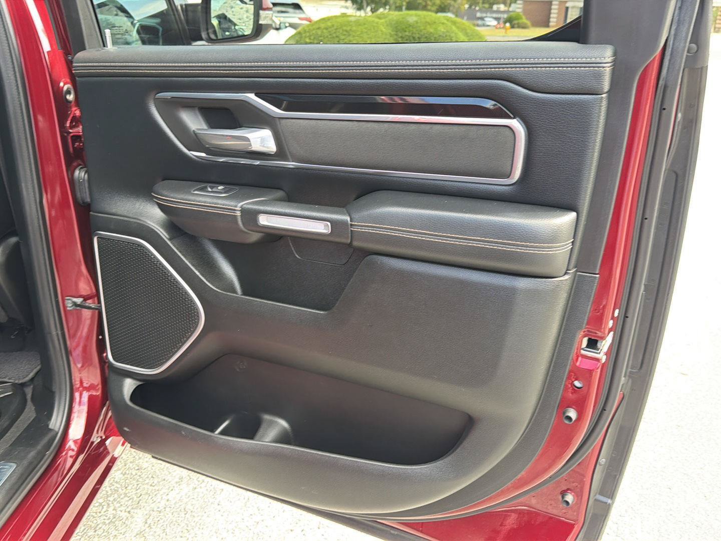 Used 2019 RAM 1500 Laramie w/ Sport Appearance Package AWD/4WD image 15