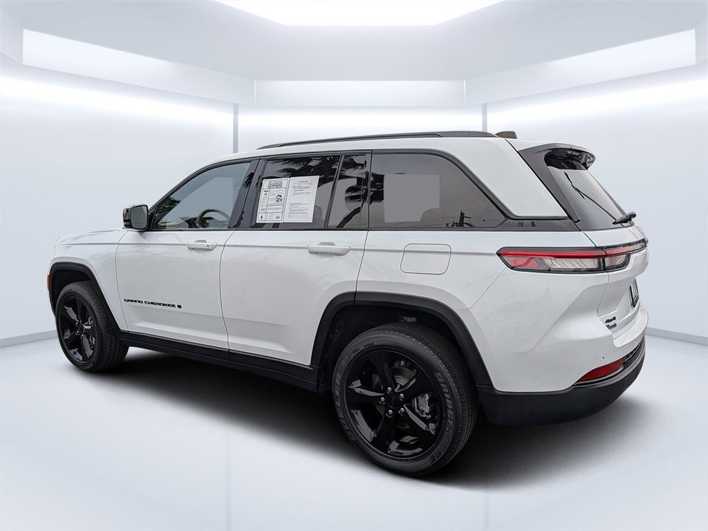 Used 2023 Jeep Grand Cherokee Altitude image 5