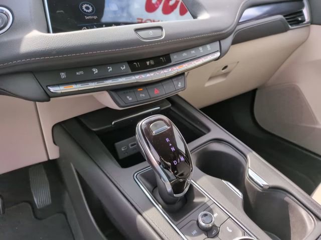 Certified 2022 Cadillac XT4 Luxury w/ Cold Weather Package FWD image 21