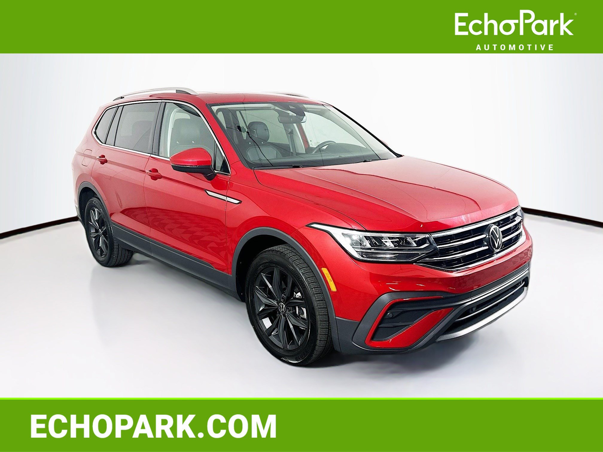 Used 2024 Volkswagen Tiguan SE w/ Panoramic Sunroof Package AWD/4WD image 1