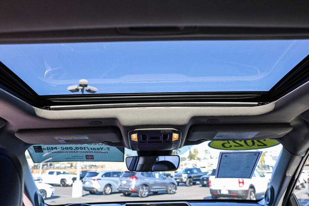 Certified 2025 Toyota Highlander Limited image 6