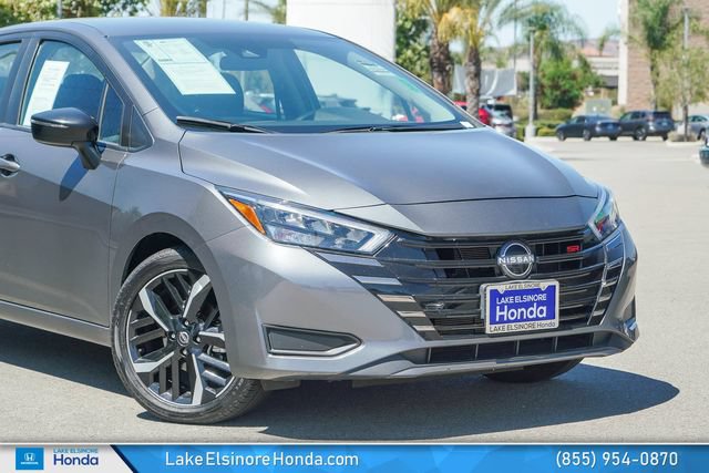 Used 2024 Nissan Versa SR FWD image 2
