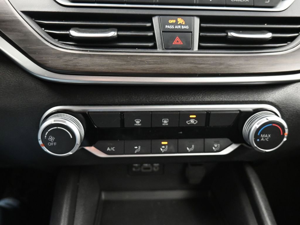 Used 2025 Nissan Altima 2.5 SV image 14