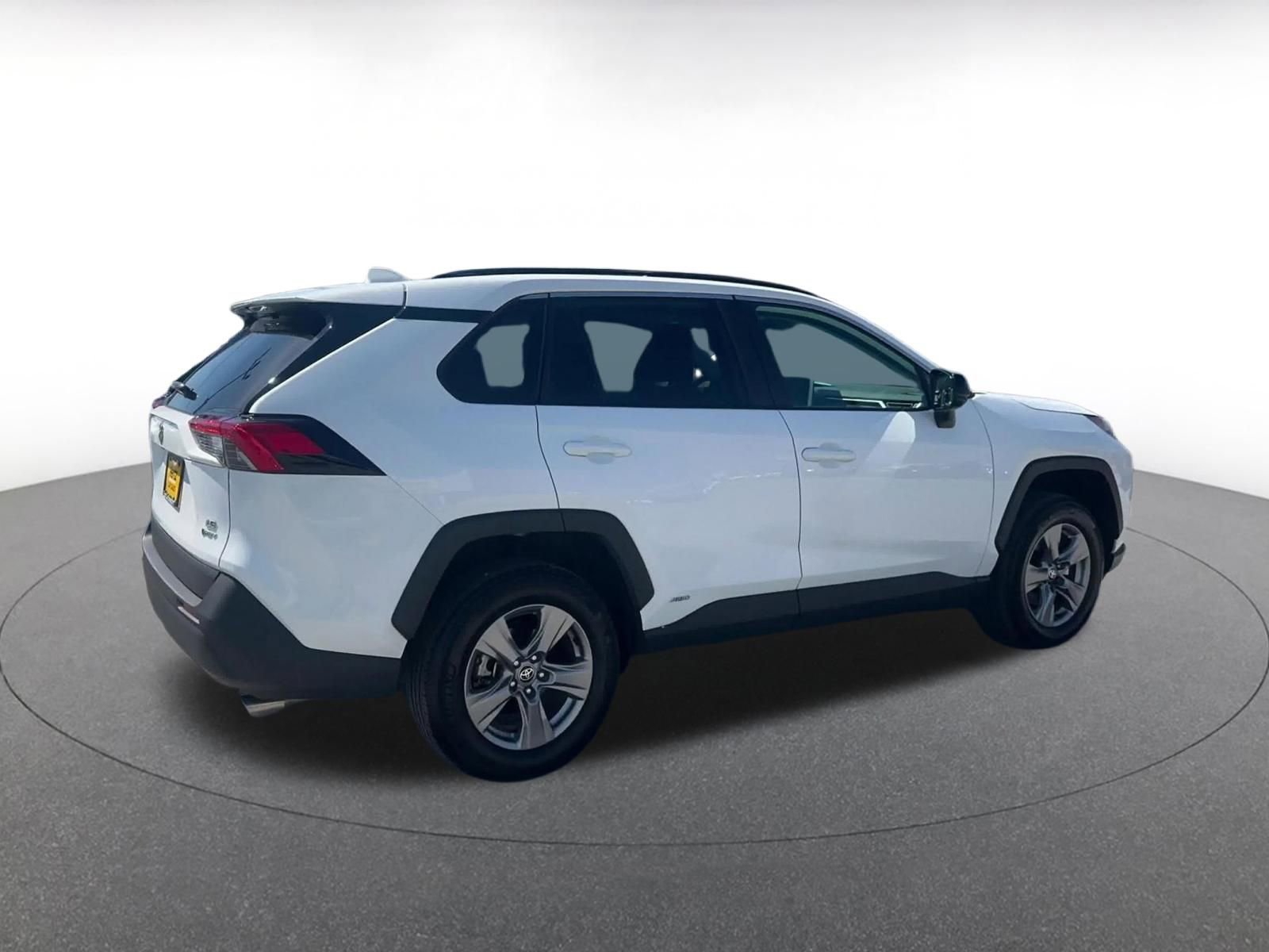 Used 2025 Toyota RAV4 LE AWD/4WD image 15