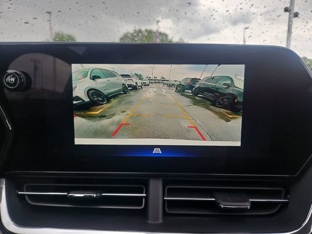 Used 2024 Chevrolet Trax RS w/ Sunroof Package FWD image 21