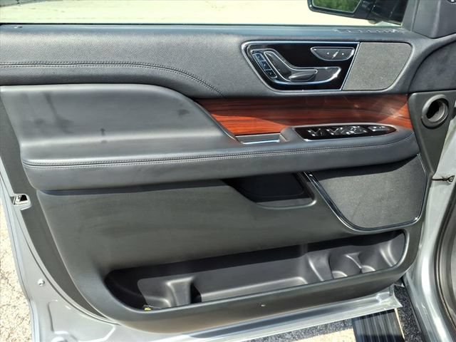 Used 2024 Lincoln Navigator Premiere AWD/4WD image 13