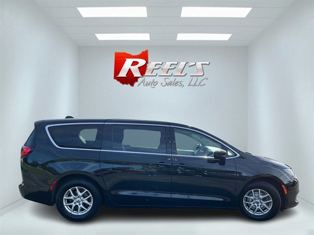Used 2023 Chrysler Voyager LX FWD image 6