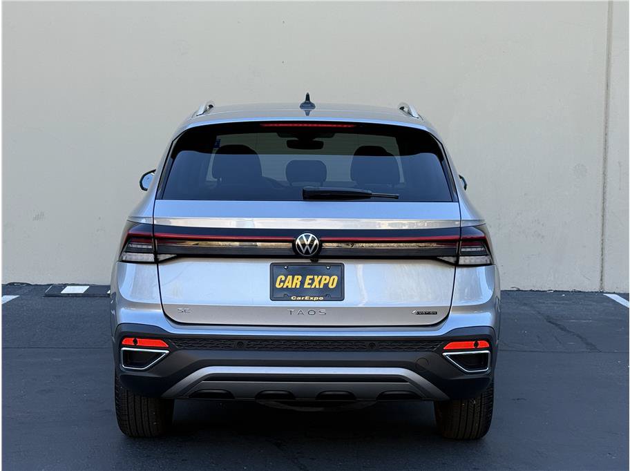 Used 2026 Volkswagen Taos SE AWD/4WD image 5