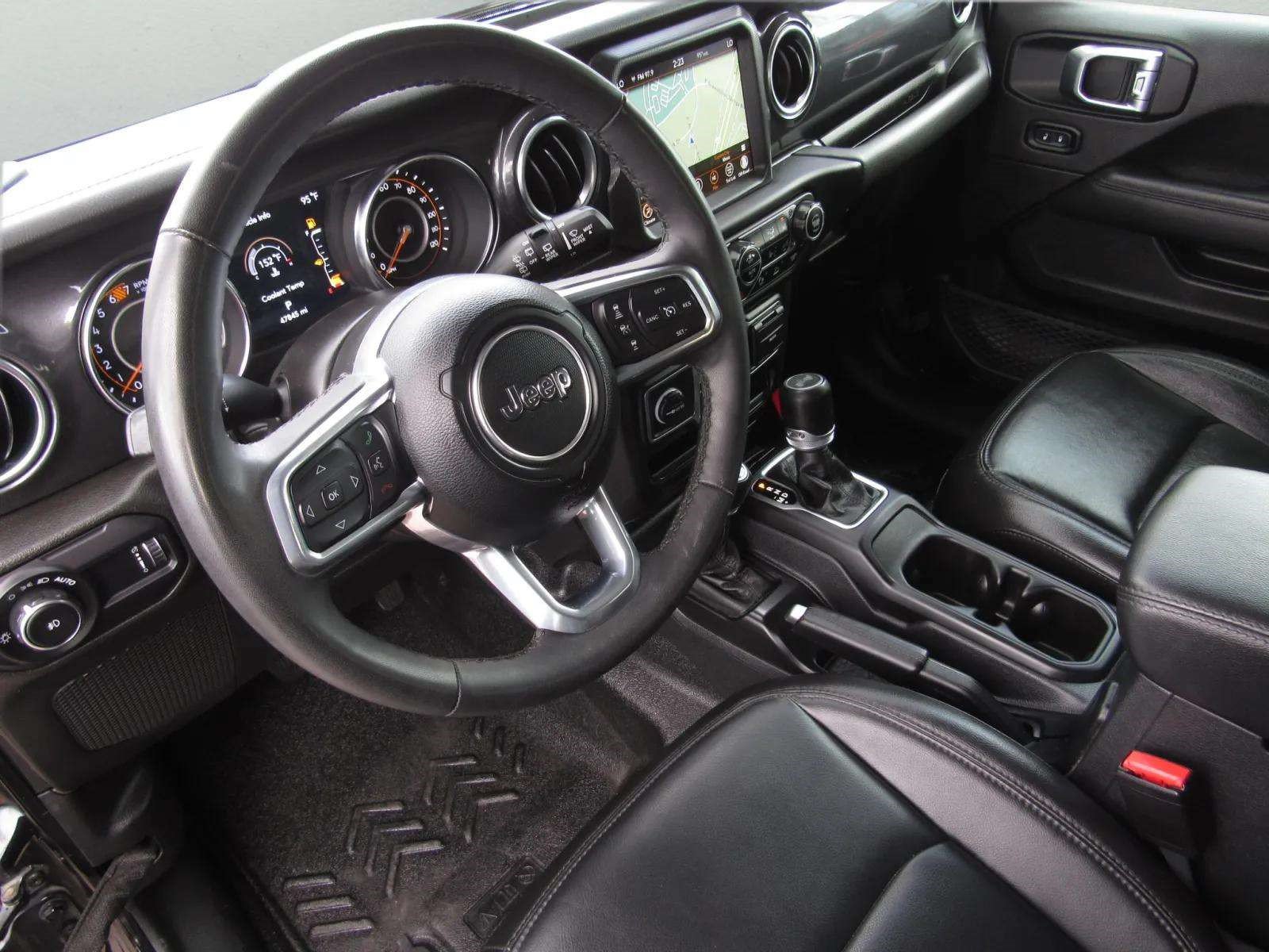 Used 2023 Jeep Wrangler Unlimited Sahara AWD/4WD image 15