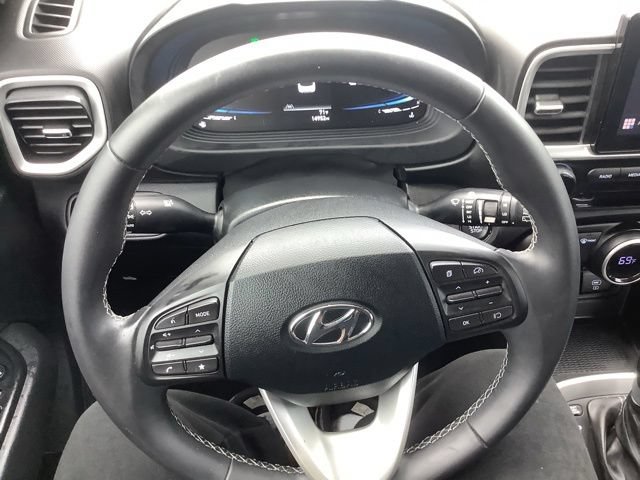 Certified 2025 Hyundai Venue SEL FWD image 23
