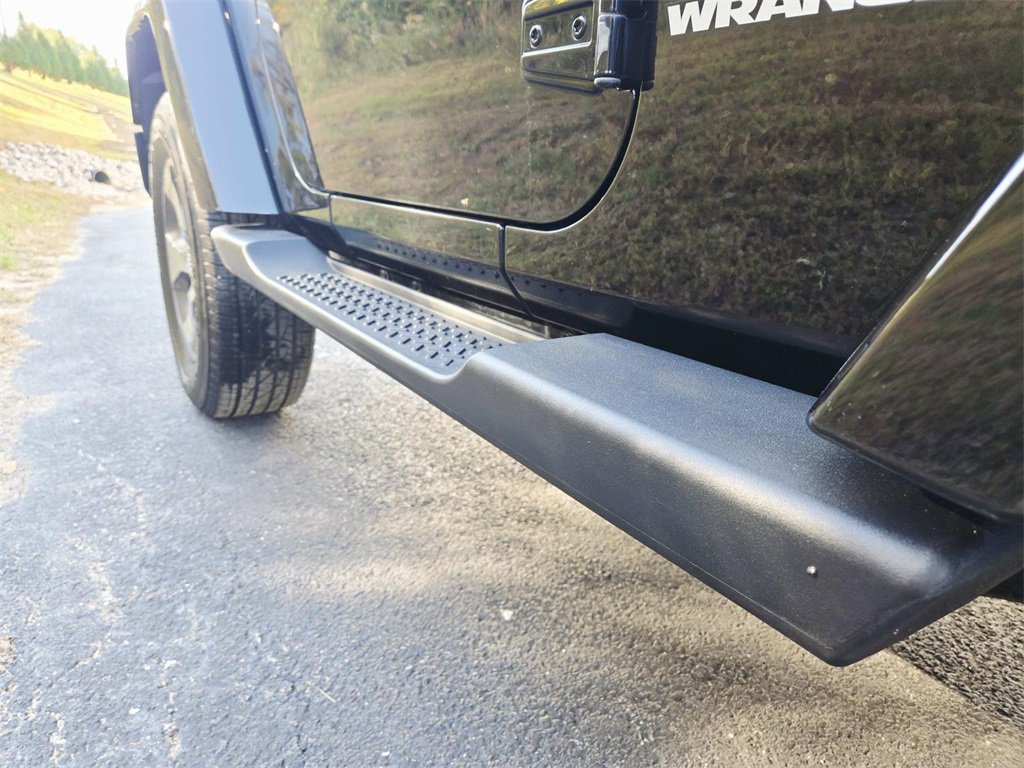 Used 2017 Jeep Wrangler Sahara w/ Connectivity Group image 19