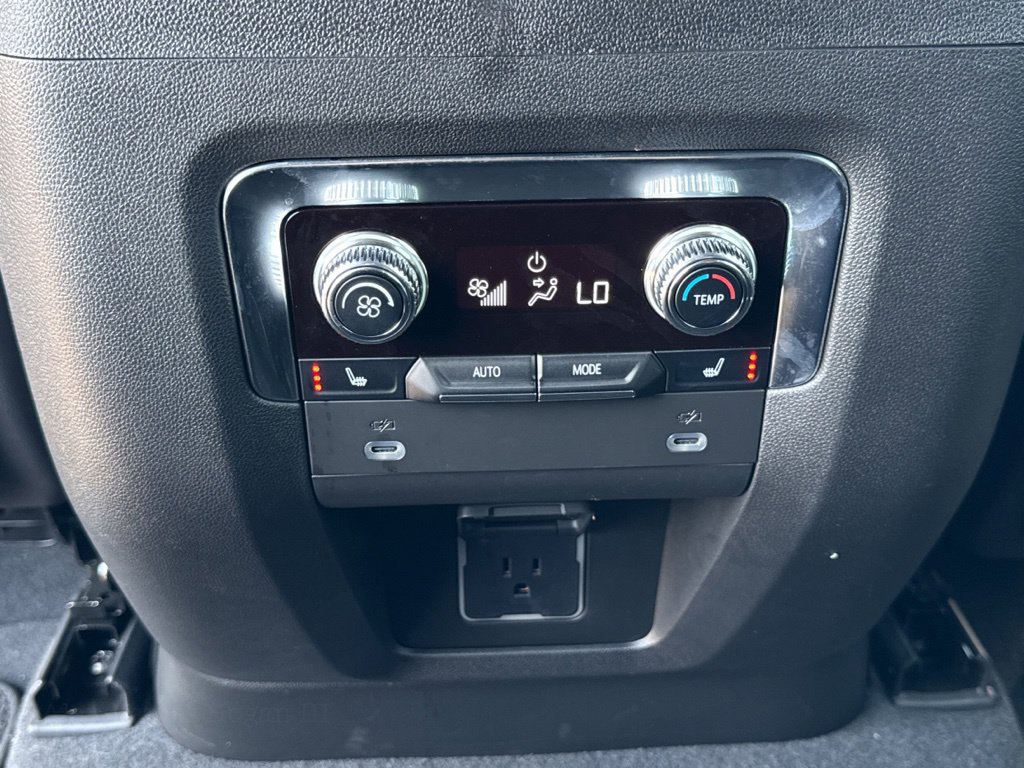 Used 2022 GMC Yukon Denali RWD image 31