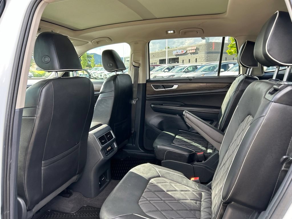 Used 2024 Volkswagen Atlas SEL Premium R-Line AWD/4WD image 23