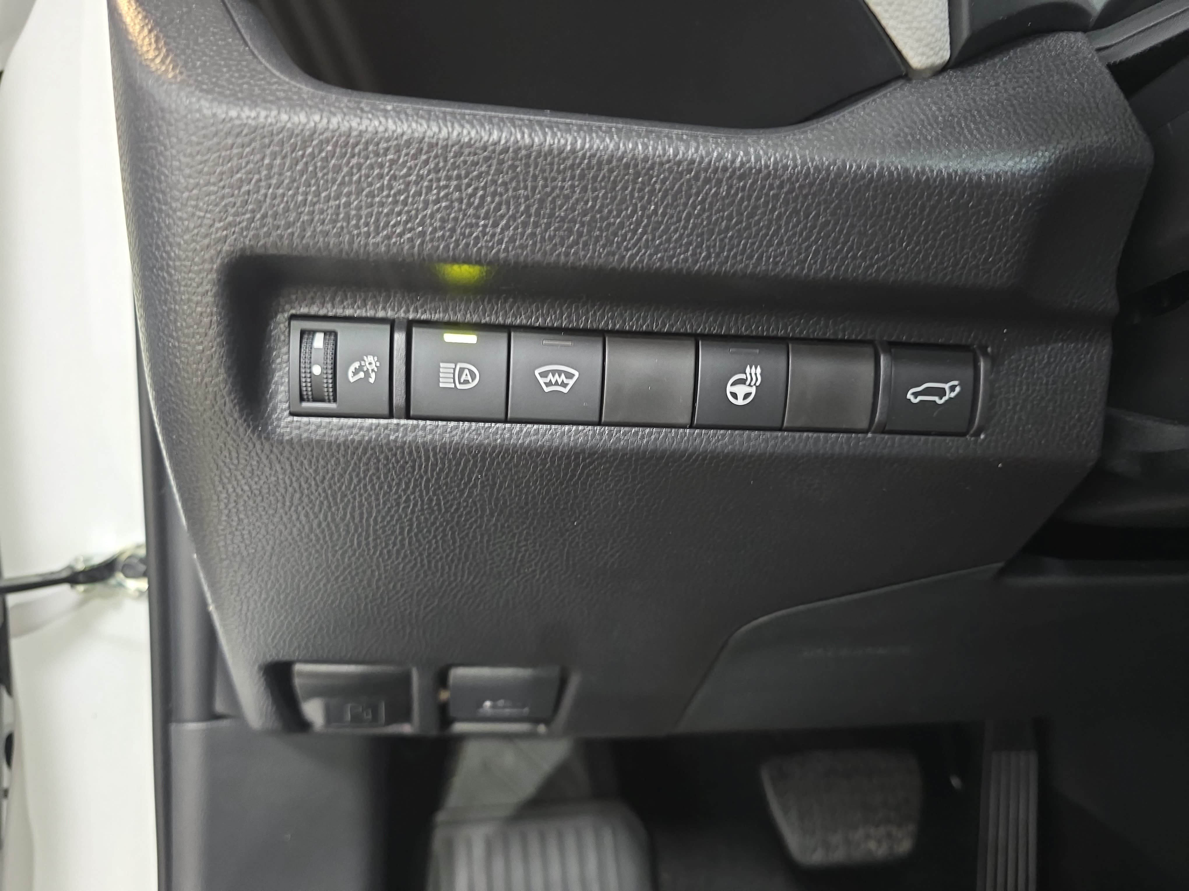 Used 2025 Toyota RAV4 XLE Premium w/ Weather Package AWD/4WD image 23