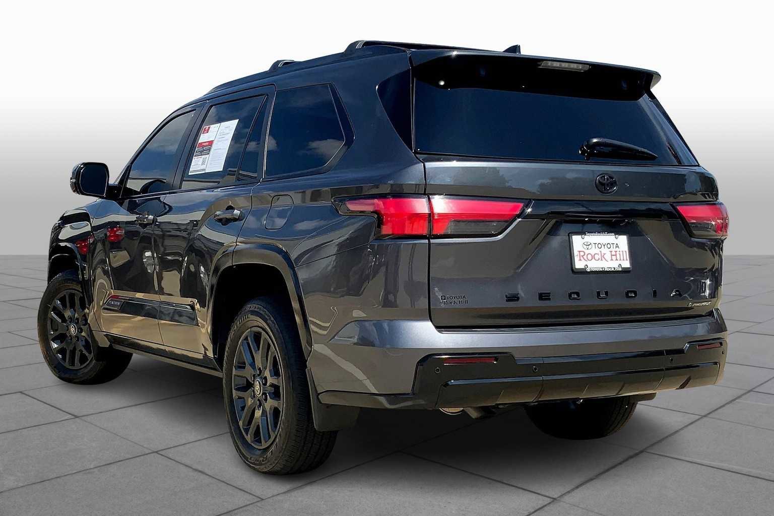 Used 2025 Toyota Sequoia Platinum image 11