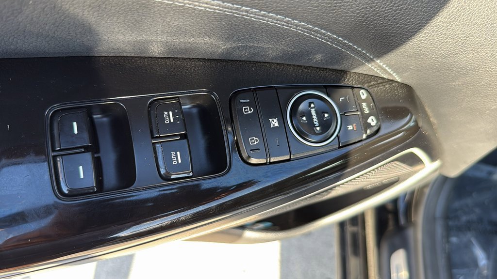 Used 2017 Kia Cadenza Premium w/ Luxury Package image 9