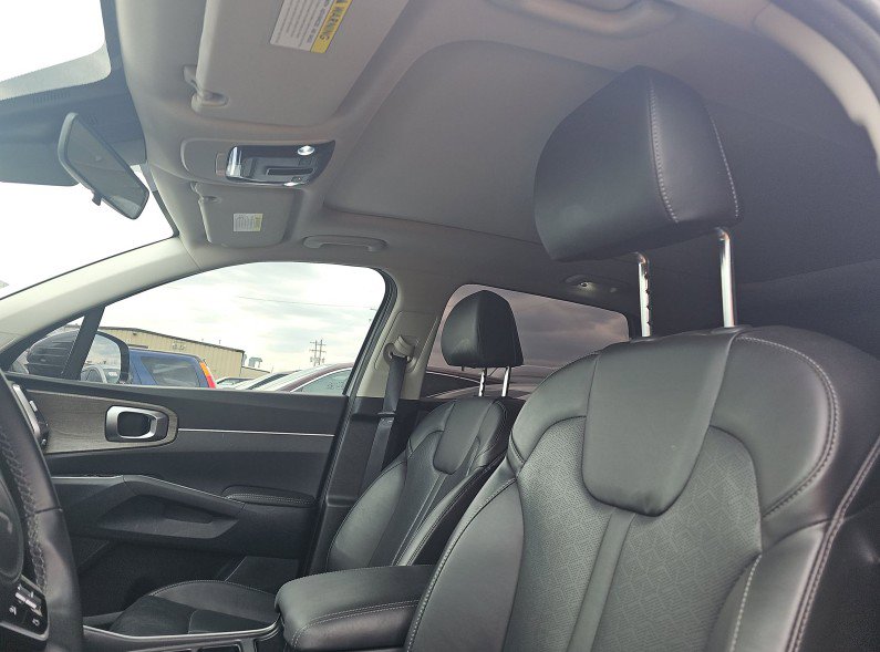 Used 2023 Kia Sorento S w/ Panoramic Sunroof Package AWD/4WD image 9