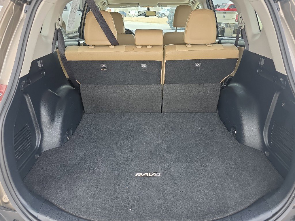Used 2015 Toyota RAV4 Limited image 18
