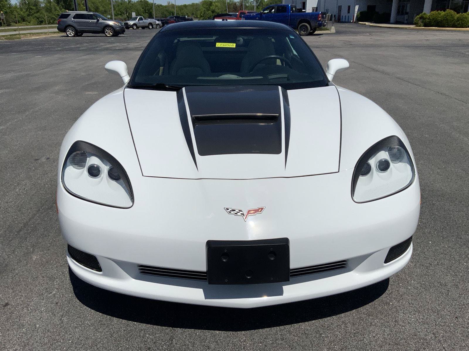 Used 2005 Chevrolet Corvette Coupe w/ Preferred Equipment Group RWD image 3