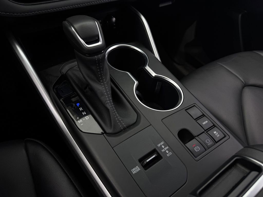 Used 2023 Toyota Highlander XLE image 19