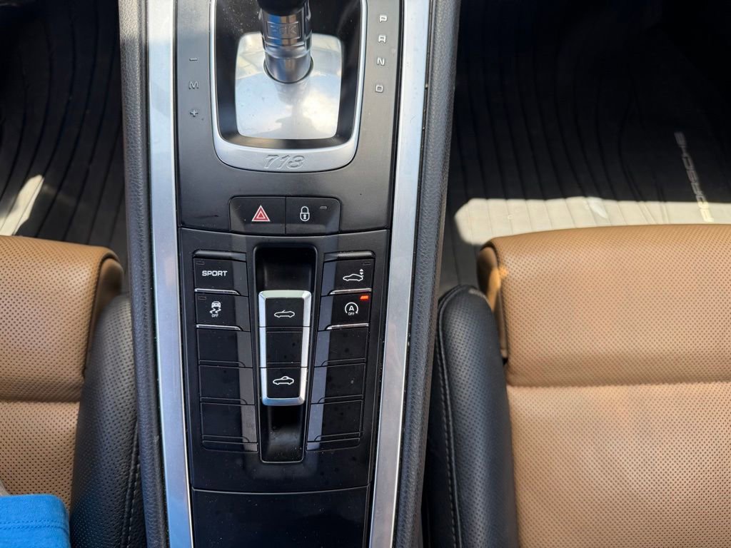 Used 2018 Porsche 718 Boxster RWD image 30