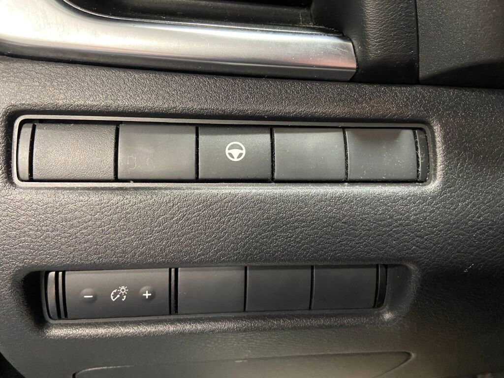 Used 2022 Nissan Rogue SV image 16