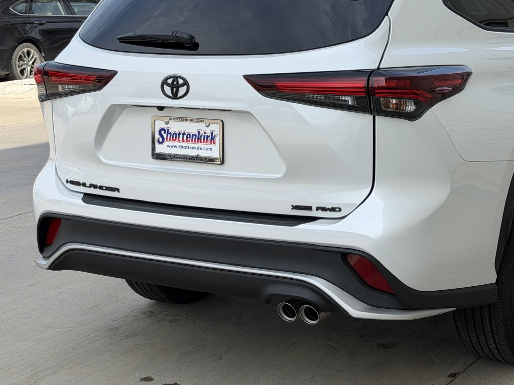 Used 2026 Toyota Highlander XSE AWD/4WD image 6